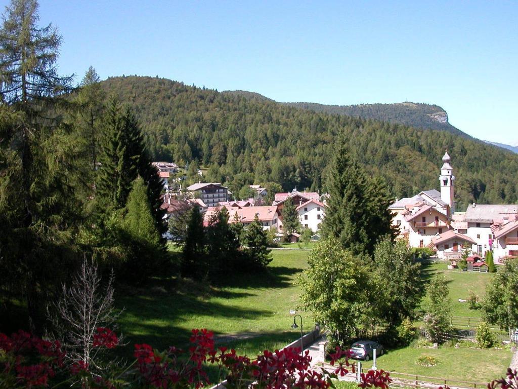 Hotel Martinella Folgaria Buitenkant foto